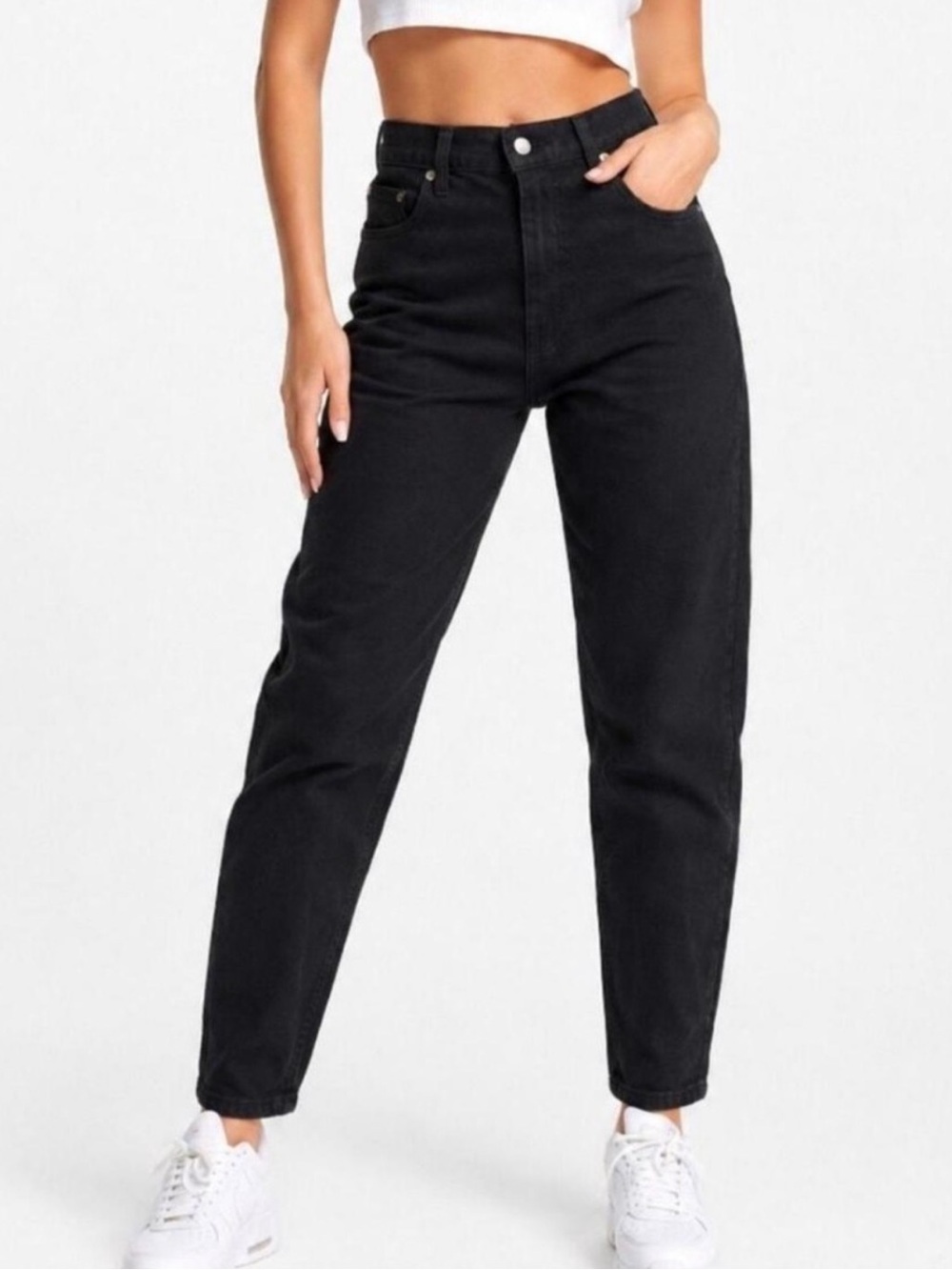 Levi's High-Waisted Black Mom Jeans 24